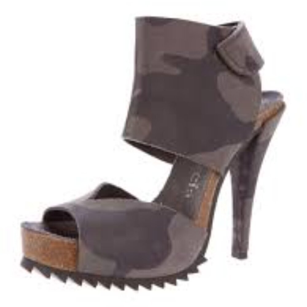 Pedro Garcia Piper Camo Sandals Women Size 9.5